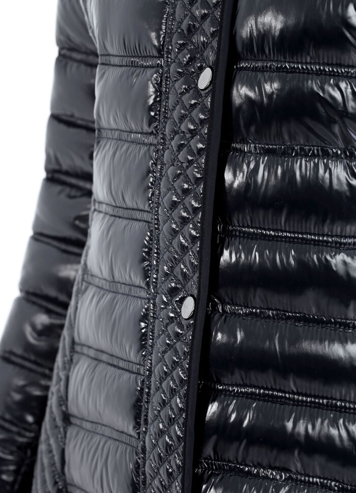 Jacke mit verschiedenen Steppvariationen 