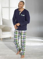 Pyjama mit Knopfleiste, aufgesetzter Brusttasche und Karodessin 