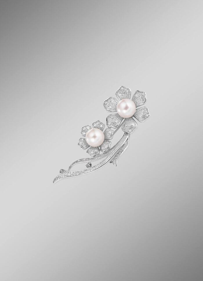 Anstecknadel im Blumendesign mit S&uuml;sswasser-Zuchtperlen 