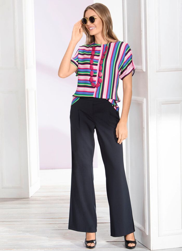 Hose mit modisch ausgestellter Fu&szlig;weite 