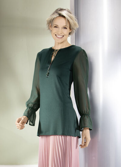 Shirt mit ausgefallener Ausschnittverarbeitung in 2 Farben 