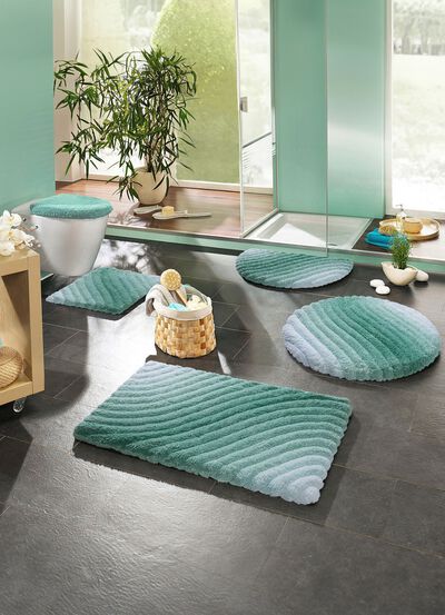 Barfussweiche Badgarnitur mit latexierter Rückseite 