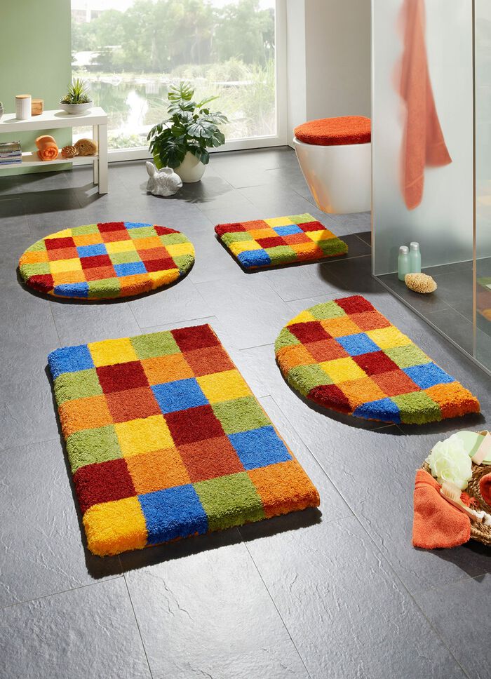 Badgarnitur mit bunten Dessin von Grund 