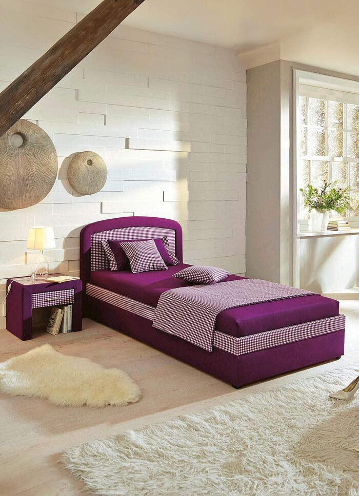 Polsterbett mit ger&auml;umigem Bettkasten 