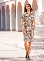 Kleid mit kurzem Schlingenknopfverschluss 