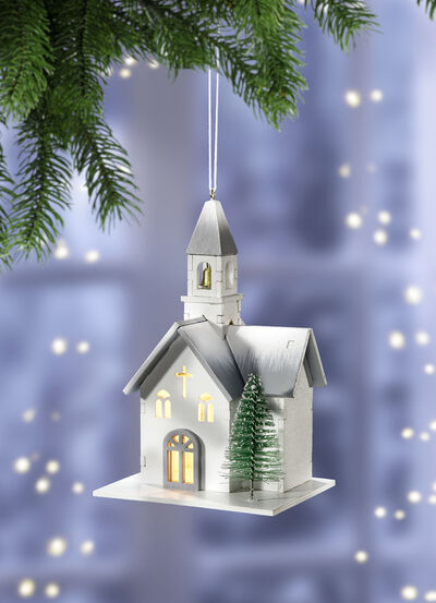 Beleuchtete Kirche aus Holz 