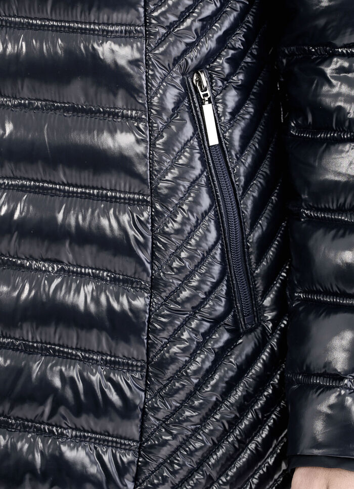 Jacke mit verschiedenen Steppvariationen 