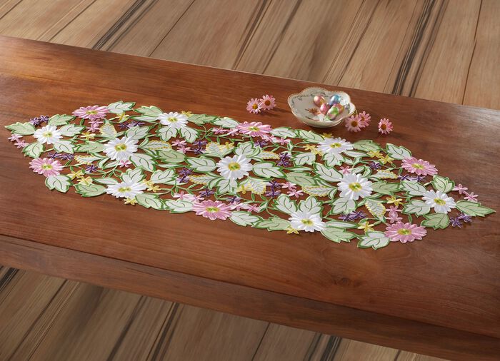 Tisch- und Raumdekoration in fr&uuml;hlingsfrischen Farben 