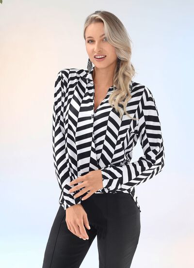 Faszinierendes Poloshirt in Wickel-Optik 