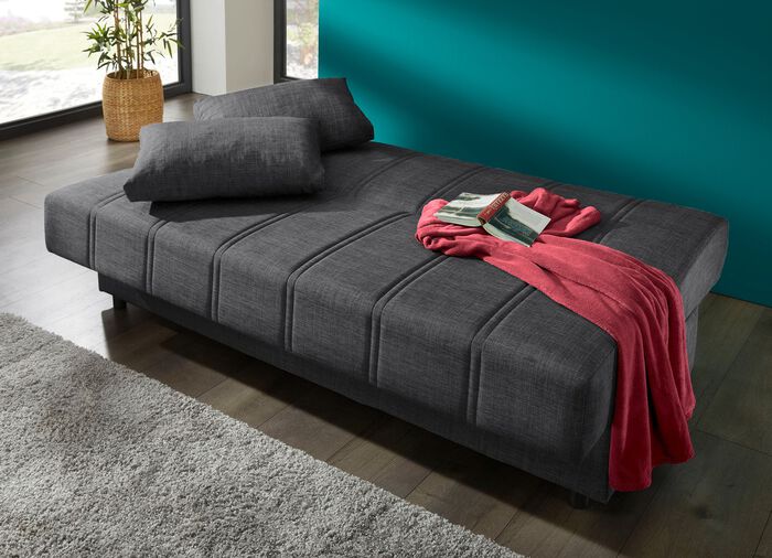 Frei im Raum aufstellbares Schlafsofa mit Dekokissen und Bettkasten ANTHRAZIT