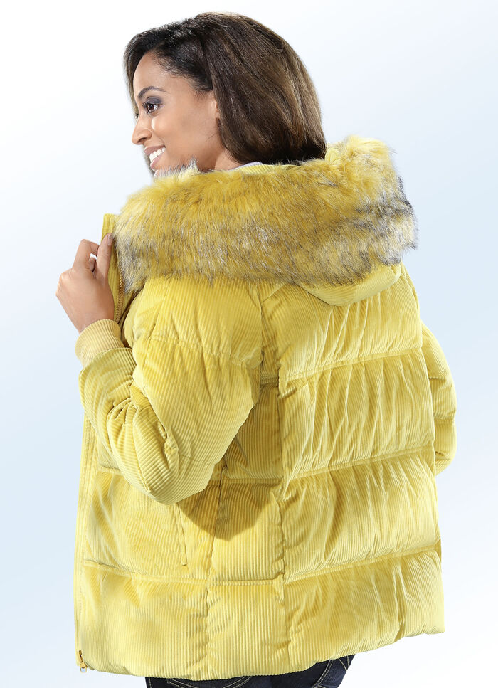 Jacke in angesagtem Cord-Samt 