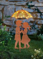 Kinderpaar unter Solarschirm 