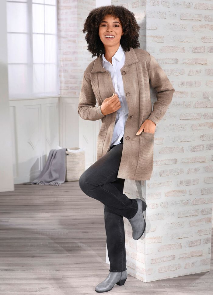 Jeans mit sch&ouml;nen Stickereien und funkelnden Strassteinen 