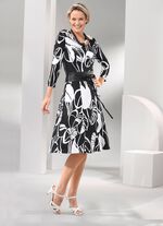 Kleid in schwingender Form 