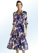 Leicht tailliertes Kleid in modischer Schlupfform 