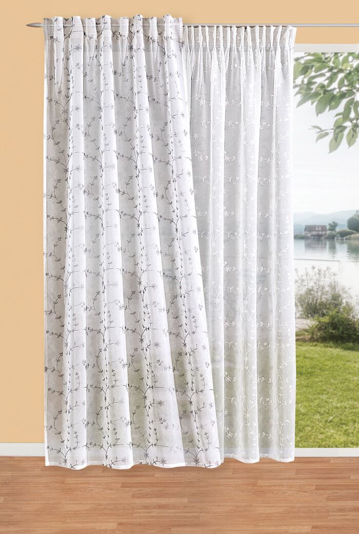 Bestickte &Uuml;bervorhang 