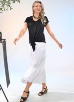 Stufenrock mit sch&ouml;ner Lochstickerei 