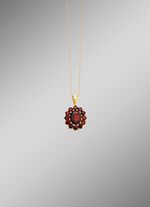 Bl&uuml;tenf&ouml;rmiger Anh&auml;nger mit Granat  