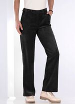 Hose in modischer Weite 