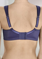 BH mit farbharmonischen Spitzeneinsätzen