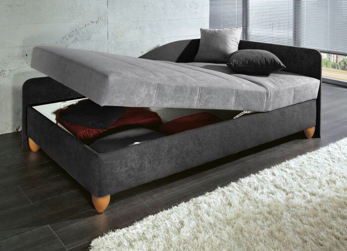 Komfort-Studioliege auf massiven Holzf&uuml;ssen 