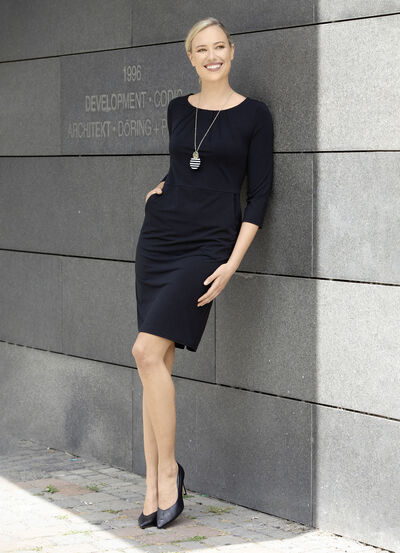 Kleid mit zwei Schubtaschen 