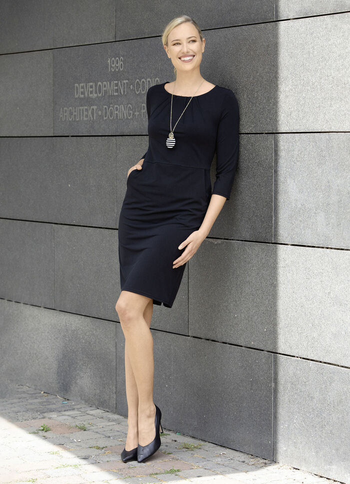 Kleid mit zwei Schubtaschen 