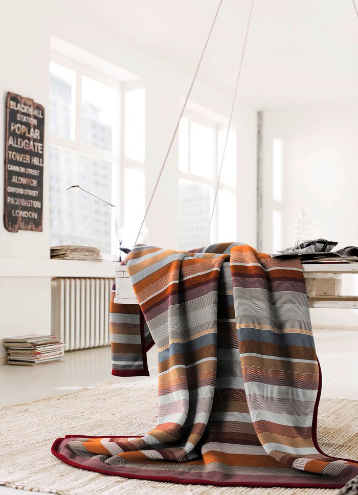 Schlafdecke mit Veloursbandeinfassung MULTICOLOR