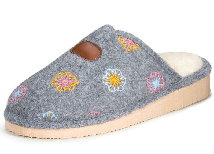 Laurina Filz-Pantoffel mit flotter Bl&uuml;ten-Stickerei HELLGRAU