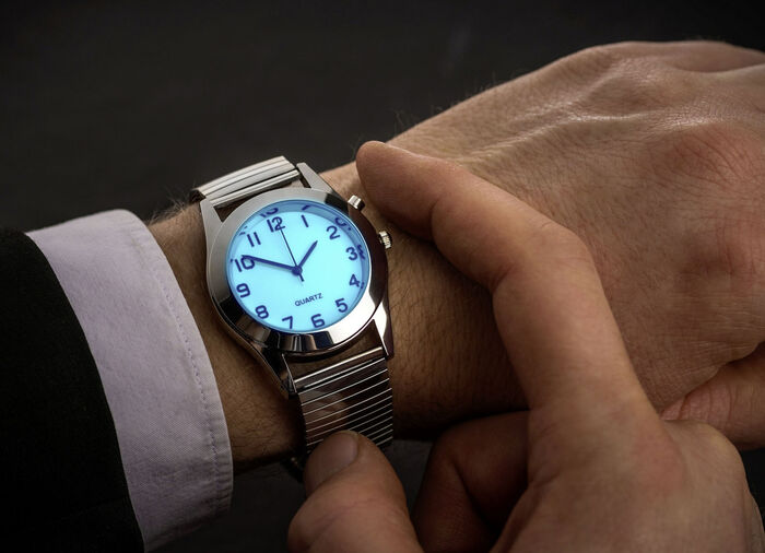 Armbanduhr mit Stretcharmband