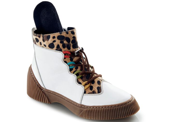 Interessante Stiefelette in 2 Farben mit herausnehmbarem Fussbett, Weite G WEISS