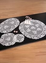 Tischdekoration aus Spitze 