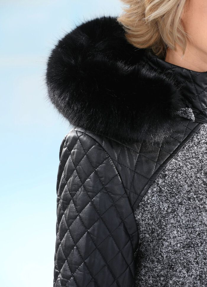 Kurzmantel im angesagten Materialmix 