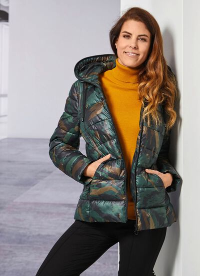 Jacke mit fester Kapuze 