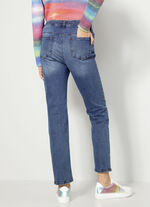 Jeans mit floraler Stickerei