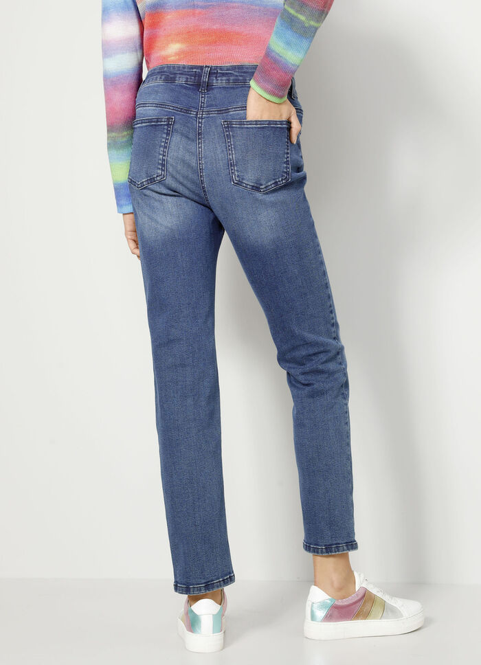 Jeans mit floraler Stickerei