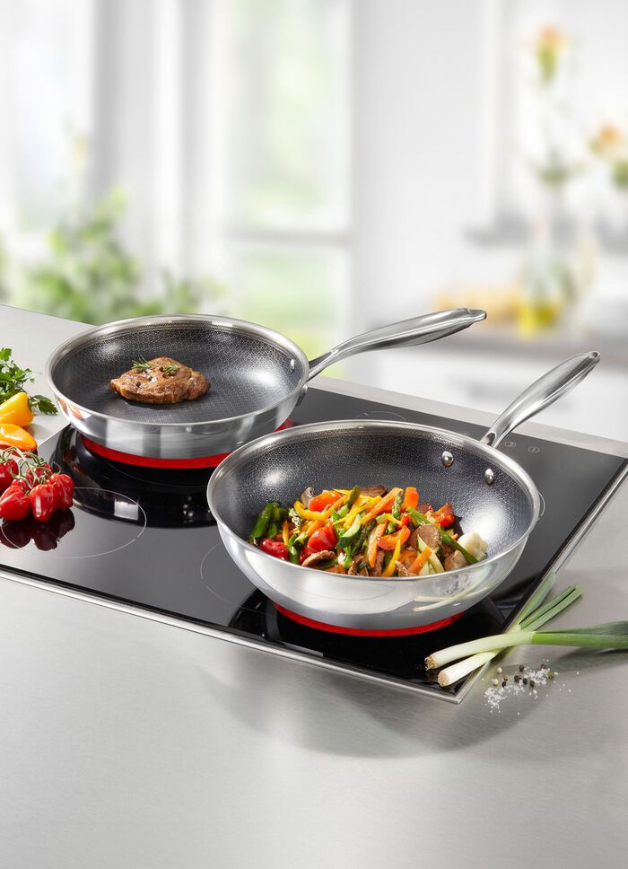 Edelstahlpfannen mit Antihaftbeschichtung 