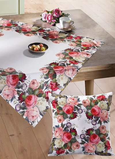 Mit großer Sorgfalt gearbeitete Tisch- und Raumdekoration 