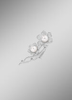 Anstecknadel im Blumendesign mit S&uuml;sswasser-Zuchtperlen 