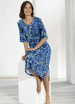 Hauskleid in wadenlanger Schlupfform 