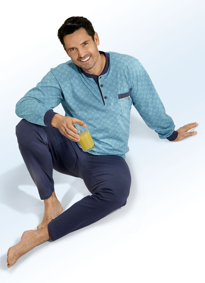Pyjama mit Knopfleiste und aufgesetzter Brusttasche  
