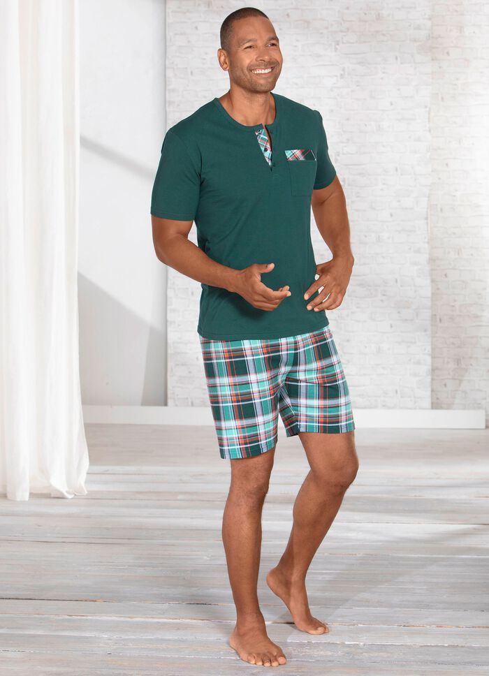 Shorty mit Knopfleiste und Brusttasche 