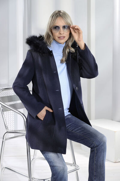 Jacke mit fester Kapuze 