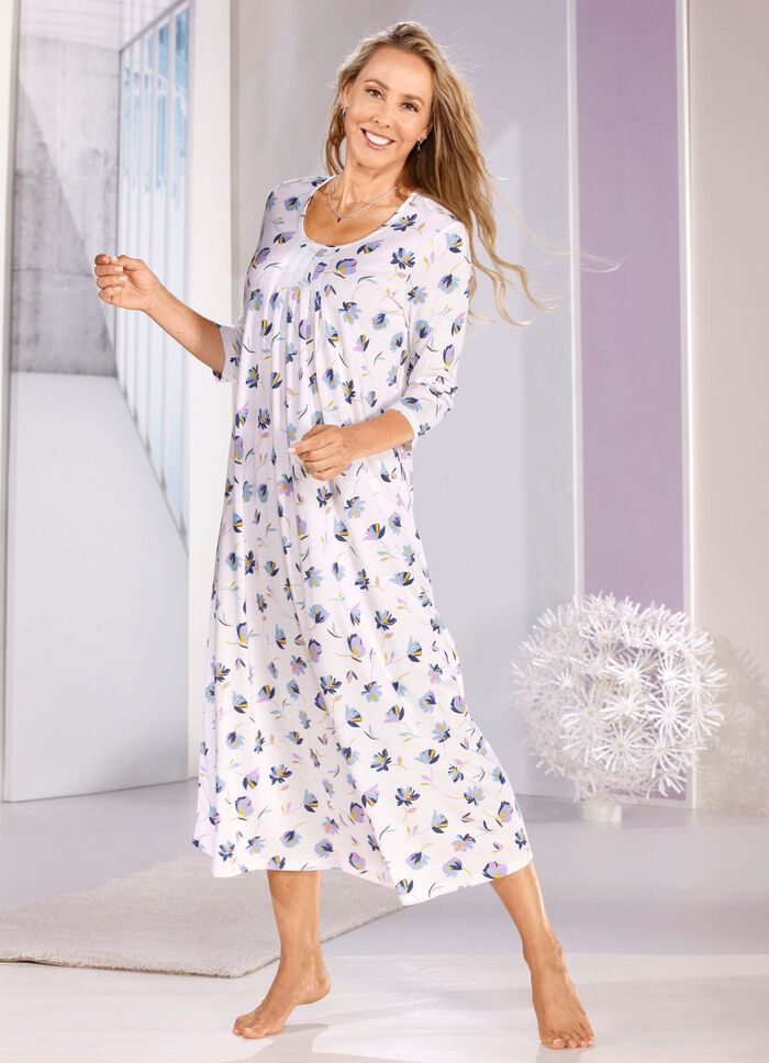 Nachthemd mit Faltenlegung und Absteppung am Dekollet&eacute; 