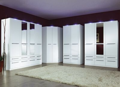 Dreht&uuml;renschr&auml;nke mit kunststoffbeschichteter Oberfl&auml;che 