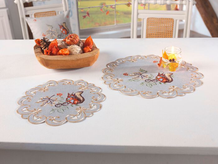 Aufwendig gearbeitete Tisch- und Raumdekoration GRAU