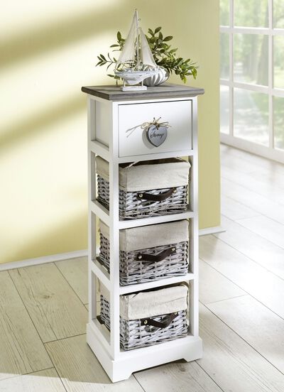 Kommode aus Massivholz mit eingearbeiteten Gebrauchsspuren 