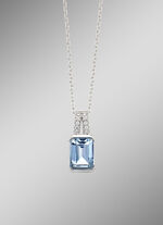 Strahlende Eleganz: Anhänger mit Ankerkette 