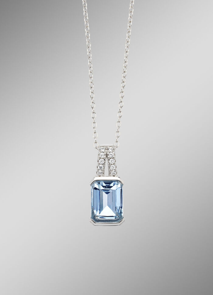 Strahlende Eleganz: Anhänger mit Ankerkette 