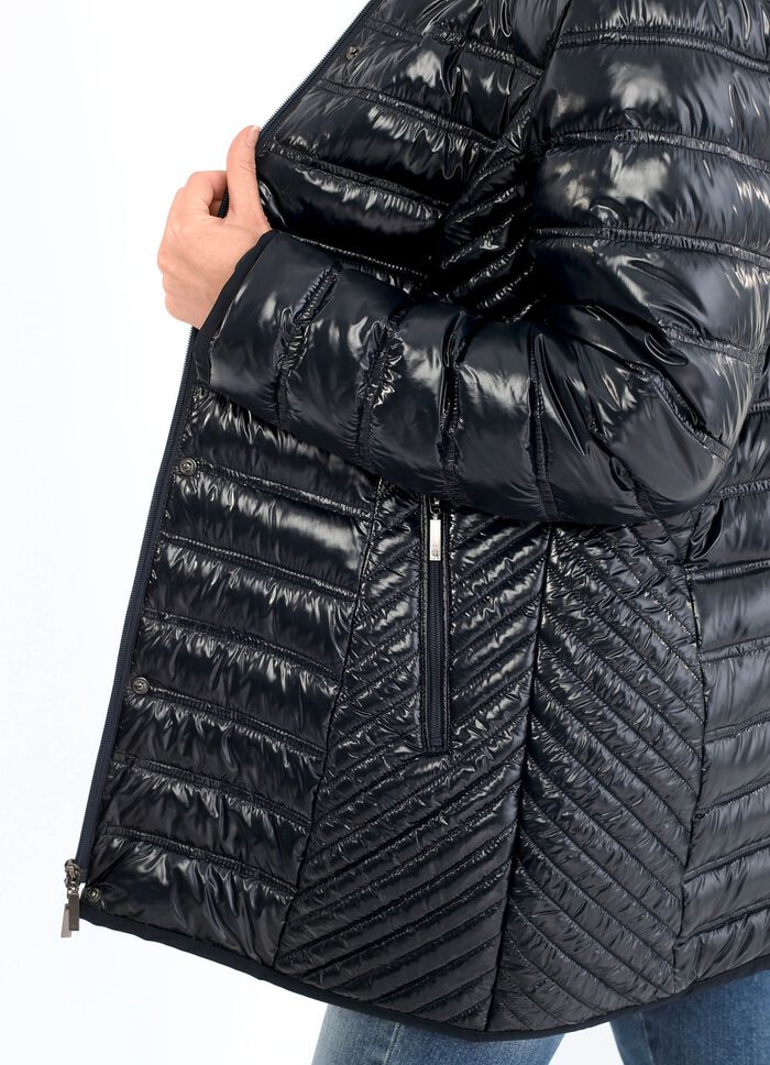 Jacke mit verschiedenen Steppvariationen 